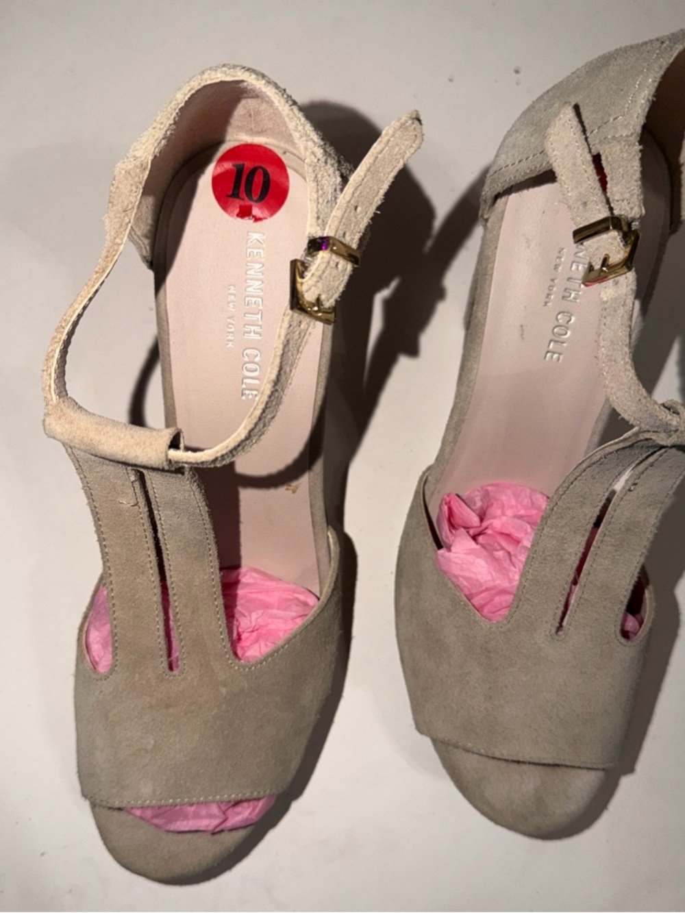 Kenneth Cole of New York Odelia Wedge Platform Taupe Suede T-Strap HeelsSize 10
